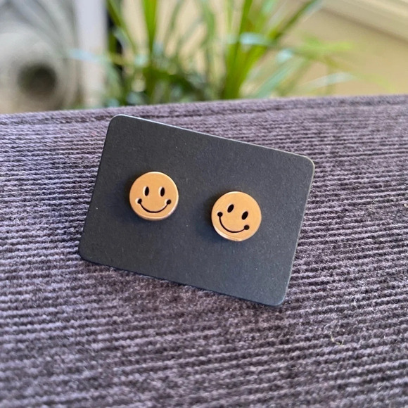 Happy Face Tiny Gold Tone  Stud Earrings Pierced - Picture 1 of 3